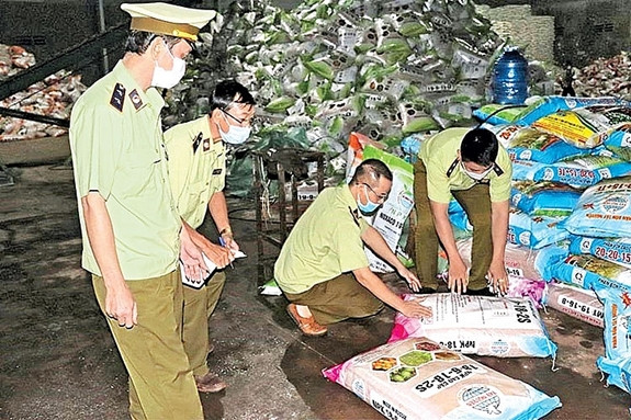 Ký kết phối hợp đấu tranh với hàng giả  giữa Tổng cục Quản lý thị trường – Bộ Công Thương và Cục Bảo vệ thực vật – Bộ Nông nghiệp và Phát triển nông thôn